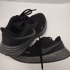 Nike revolution 5